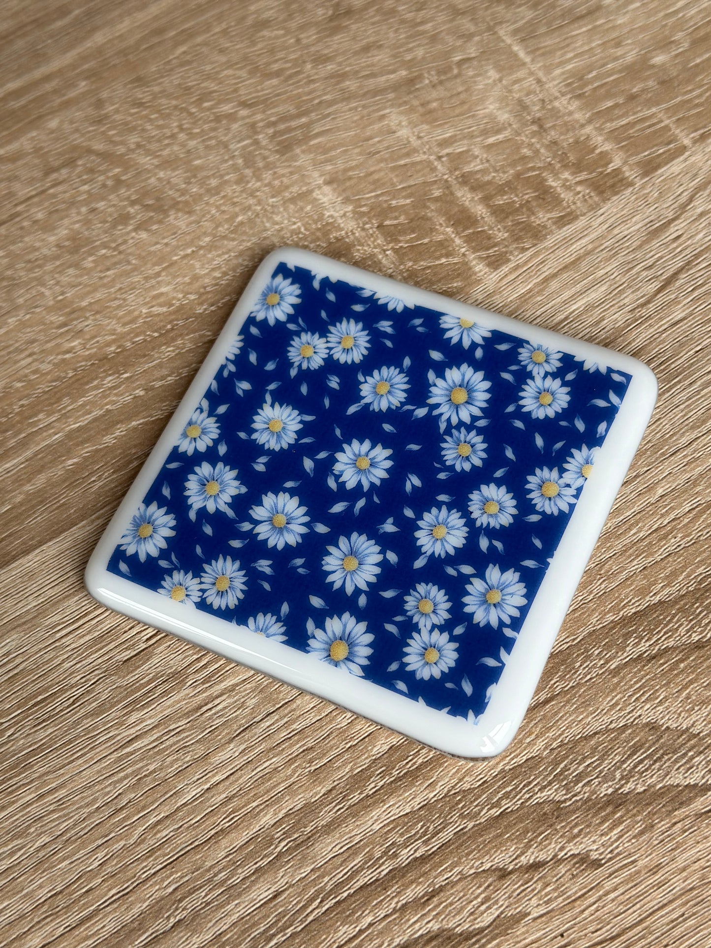 Fused Glass matching Daisies Coaster & Card with hanging decoration gift set