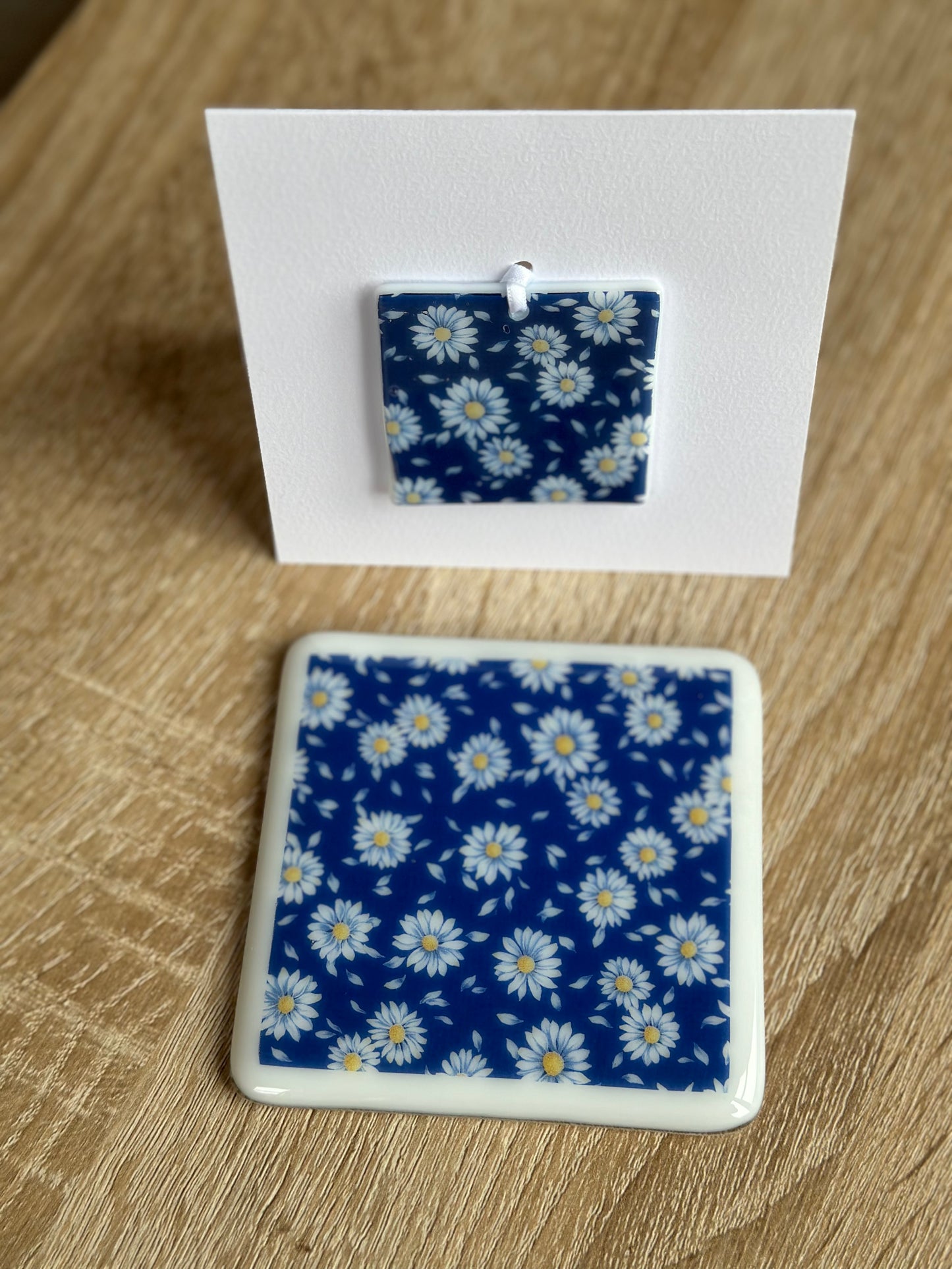 Fused Glass matching Daisies Coaster & Card with hanging decoration gift set