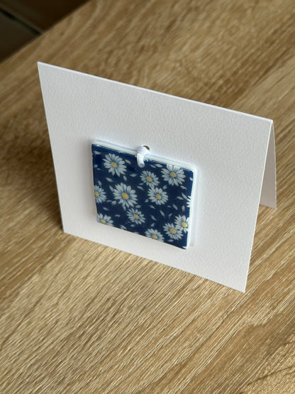 Fused Glass matching Daisies Coaster & Card with hanging decoration gift set